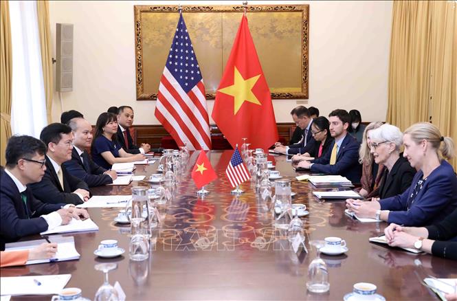 Trong ảnh: Thứ trưởng Bộ Ngoại giao Hà Kim Ngọc hội đàm với Thứ trưởng Thường trực Bộ Ngoại giao Hoa Kỳ Wendy Sherman. Ảnh: An Đăng - TTXVN