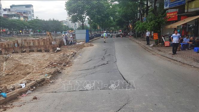 Độ dài đoạn lún sụt khoảng 20m. Ảnh: Tuấn Anh - TTXVN