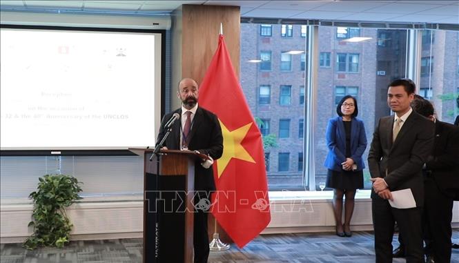 Trong ảnh: Phó Tổng thư ký LHQ phụ trách các vấn đề pháp lý Miguel Soares phát biểu tại buổi chiêu đãi. Ảnh: Vũ Khắc Hiếu - PV TTXVN tại Mỹ