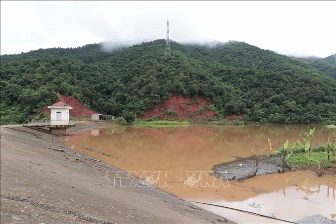 Trong ảnh: Công trình hồ chứa nước Đen Phường (xã Chiềng Chăn, huyện Mai Sơn) bị bồi lắng phù sa trong mùa mưa lũ. Ảnh: Hữu Quyết - TTXVN