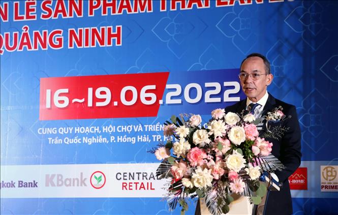Thai Ambassador to Vietnam Nikorndej Balankura addresses the Mini Thailand Week's opening ceremony. VNA Photo: Văn Đức