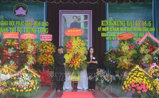 At the ceremony to mark the 83rd founding anniversary of Hoa Hao Buddhism. VNA Photo: Công Mạo