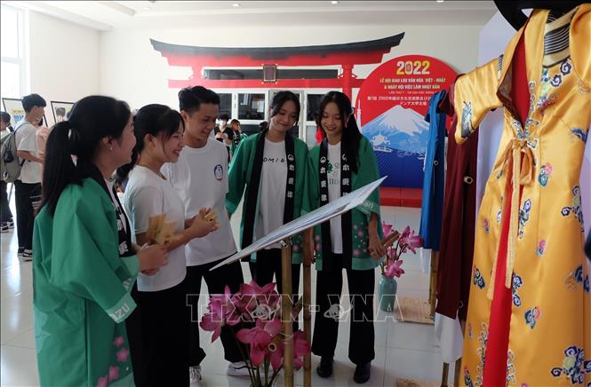 The Vietnam-Japan Cultural Exchange Festival and Japan Job Day 2022 attracts more than 4,000 participants. VNA Photo: Văn Dũng