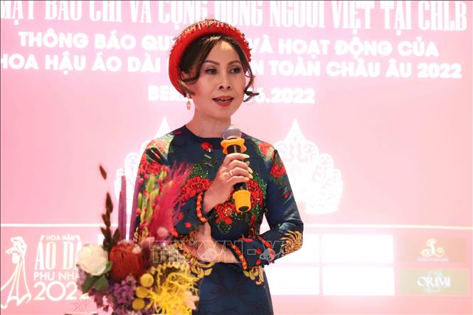 Trong ảnh: Chị Đặng Bích Lan - Chủ tịch CLB Phụ nữ Dresden, Trưởng Ban tổ chức phát biểu tại họp báo. Ảnh: Mạnh Hùng - P/V TTXVN tại Đức