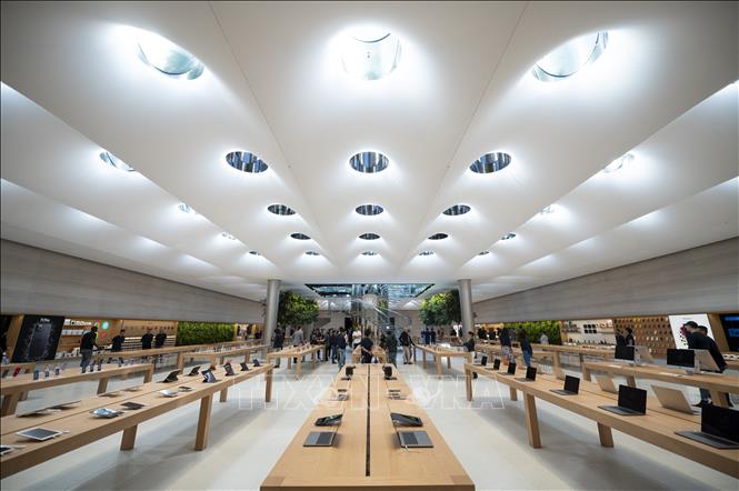 Trong ảnh: Cửa hàng của hãng Apple ở New York, Mỹ. Ảnh: AFP/TTXVN