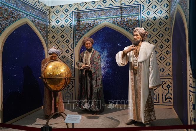 Trong ảnh: Bên trong Medrese (Đại học) Ulugbek - Medrece lâu đời nhất trên Quảng trường Registan (1417-1420), một trong những trung tâm khoa học chính ở phương Đông thời Trung cổ. Ảnh: Duy Trinh - PV TTXVN tại Nga