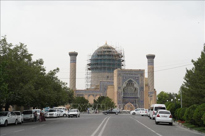 Trong ảnh: Đỉnh tháp tròn của lăng mộ Timur ở Samarkand gồm 64 múi, biểu trưng cho 63 tuổi + tuổi mụ của Vua Timur. Ảnh: Duy Trinh - PV TTXVN tại Nga