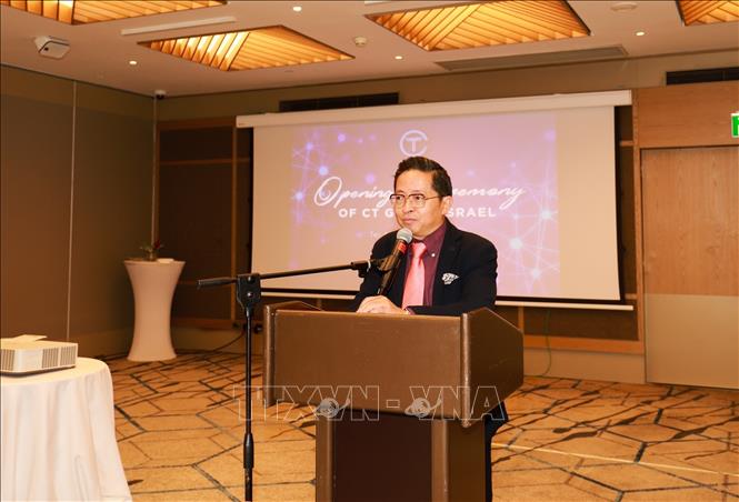 Ông Trần Kim Chung, Chủ tịch Tập đoàn CT Group phát biểu tại lễ Khai trương. Ảnh: Vũ Hội (P/v TTXVN tại Israel)