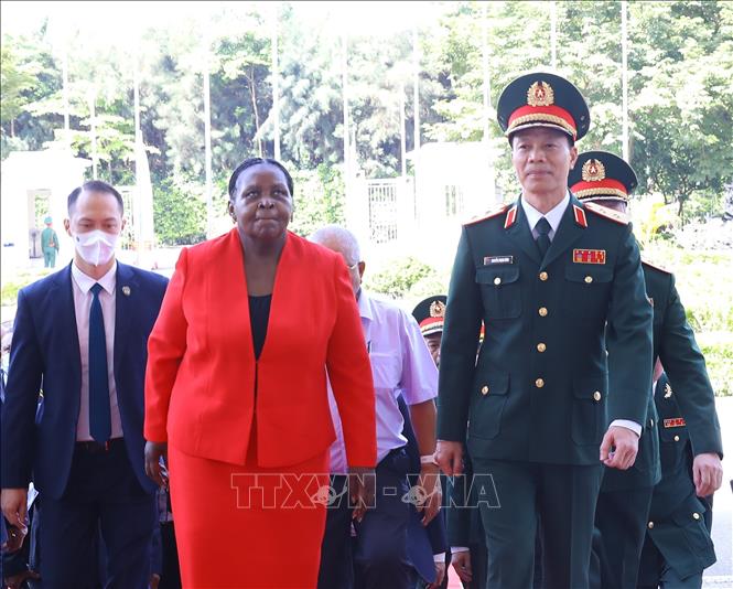 Chủ tịch Quốc hội Cộng hoà Mozambique Esperanca Laurinda Francisco Nhiuane Bias đến thăm và làm việc tại Ủy ban quốc gia ứng phó sự cố thiên tai và tìm kiếm cứu nạn. Ảnh: Văn Điệp - TTXVN