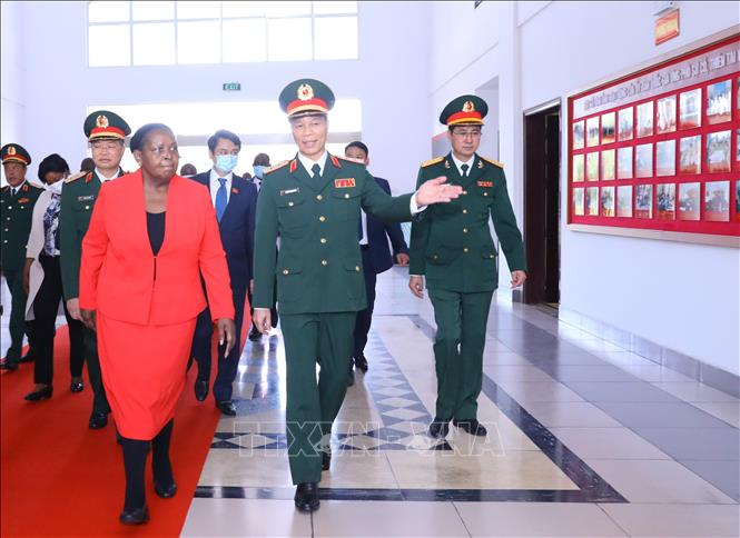 Chủ tịch Quốc hội Cộng hoà Mozambique Esperanca Laurinda Francisco Nhiuane Bias đến thăm và làm việc tại Ủy ban quốc gia ứng phó sự cố thiên tai và tìm kiếm cứu nạn. Ảnh: Văn Điệp - TTXVN