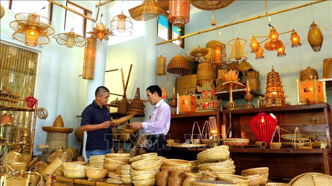 Thừa Thiên - Huế: Làng nghề đan lát Bao La nhộn nhịp trở lại sau đại dịch - Ảnh thời sự trong nước - Kinh tế - Thông tấn xã Việt Nam (TTXVN)