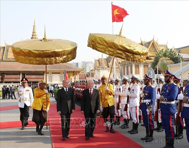 Quốc vương Norodom Sihamoni chủ trì lễ đón Tổng Bí thư, Chủ tịch nước Nguyễn Phú Trọng thăm cấp Nhà nước Vương quốc Campuchia trong 2 ngày 25-26/2/2019. Ảnh: Trí Dũng – TTXVN
