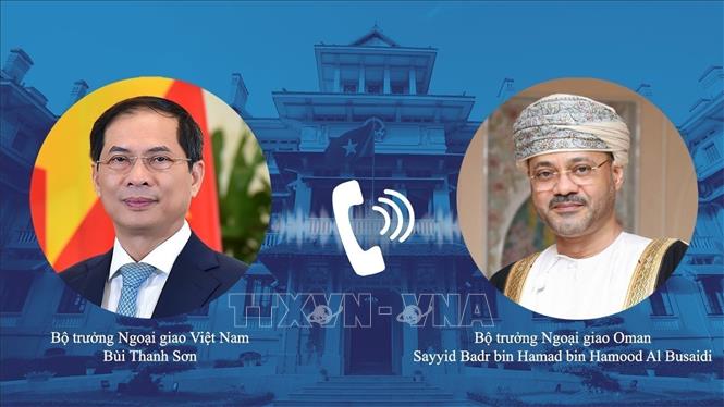 Bộ trưởng Ngoại giao Bùi Thanh Sơn điện đàm với Bộ trưởng Bộ Ngoại giao Vương quốc Oman Sayyid Badr bin Hamad bin Hamood Al Busaidi. Ảnh: TTXVN phát