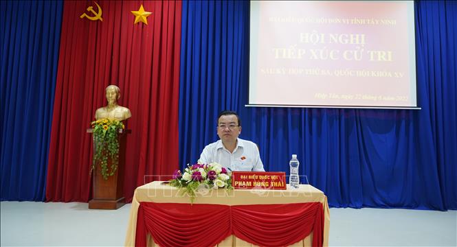 Đại biểu Quốc hội Phạm Hùng Thái, Trưởng Đoàn Đại biểu Quốc hội đơn vị tỉnh Tây Ninh, Phó Bí thư Tỉnh ủy Tây Ninh chủ trì buổi tiếp xúc cử tri. Ảnh: Thanh Tân - TTXVN
