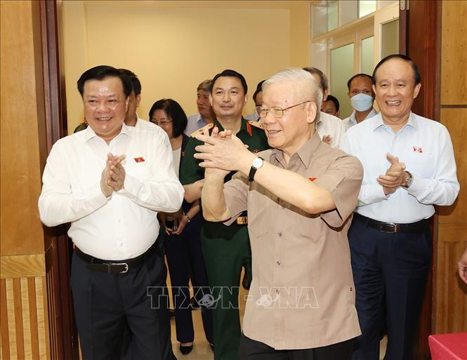 Tổng Bí thư Nguyễn Phú Trọng tiếp xúc cử tri tại quận Ba Đình. Ảnh: Trí Dũng- TTXVN