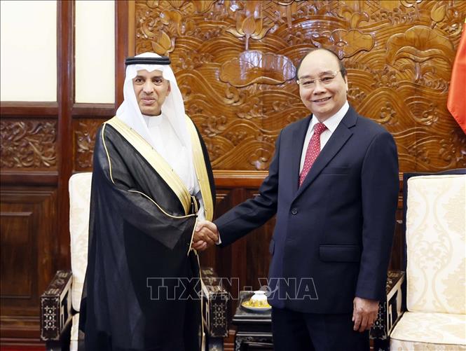 Chủ tịch nước Nguyễn Xuân Phúc tiếp Đại sứ Vương quốc Saudi Arabia Saud F.M AlSuwelim đến chào từ biệt. Ảnh: Thống Nhất – TTXVN