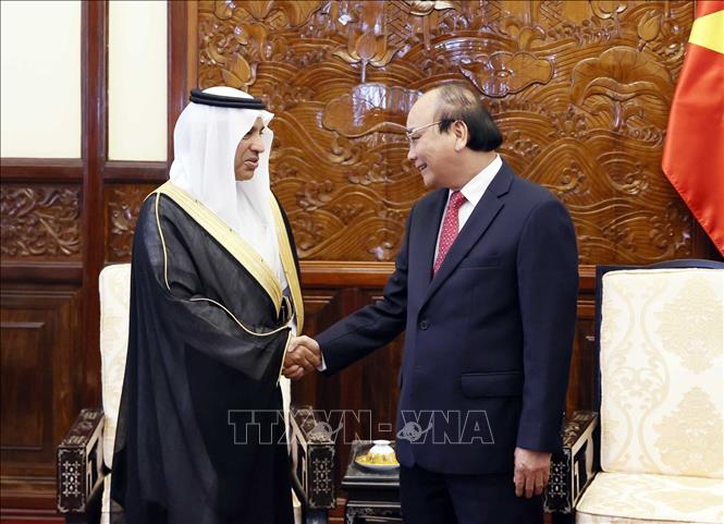 Chủ tịch nước Nguyễn Xuân Phúc tiếp Đại sứ Vương quốc Saudi Arabia Saud F.M AlSuwelim đến chào từ biệt. Ảnh: Thống Nhất – TTXVN