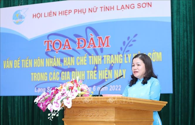 Trong ảnh: Phó Chủ tịch Thường trực Hội Liên hiệp Phụ nữ tỉnh Lạng Sơn Vũ Thị Huyền Trang phát biểu tại Tọa đàm. Ảnh: Anh Tuấn – TTXVN