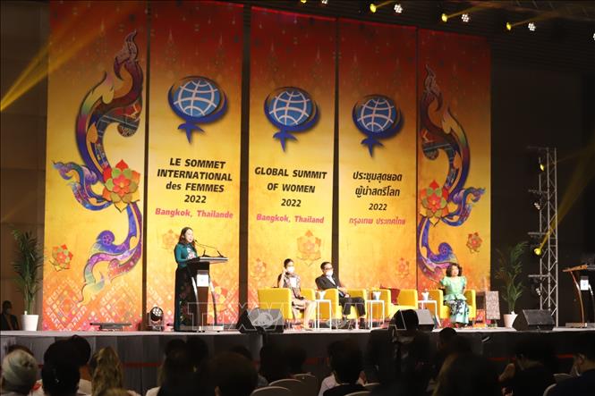 Vice President Vo Thi Anh Xuan delivers a statement at the opening ceremony of the 2022 Global Summit of Women. VNA Photo: Ngọc Quang