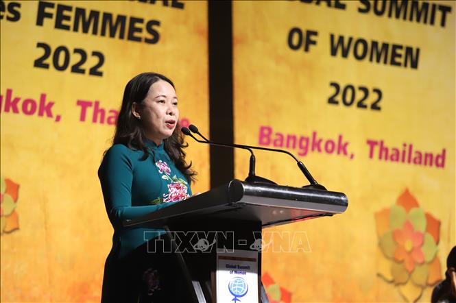 Vice President Vo Thi Anh Xuan delivers a statement at the opening ceremony of the 2022 Global Summit of Women. VNA Photo: Ngọc Quang