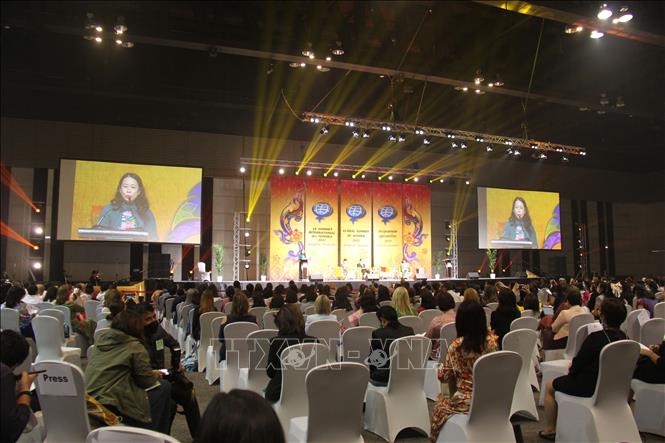 Vice President Vo Thi Anh Xuan delivers a statement at the opening ceremony of the 2022 Global Summit of Women. VNA Photo: Ngọc Quang