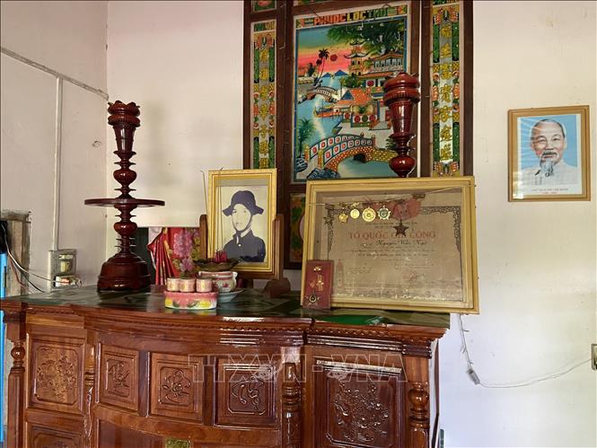 Trong ảnh: Bàn thờ Anh hùng lực lượng vũ trang – liệt sĩ Nguyễn Văn Ngộ tại quê nhà. Ảnh: Đức Hạnh - TTXVN