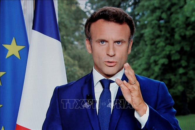 Phát biểu trên truyền hình ngày 22/6/2022, Tổng thống Pháp Emmanuel Macron hối thúc các đảng phái chính trị thỏa hiệp nhằm chấm dứt thế bế tắc hiện nay, sau khi liên minh cầm quyền mất thế đa số trong các cuộc bầu cử Quốc hội vừa qua. Ảnh: AFP/ TTXVN