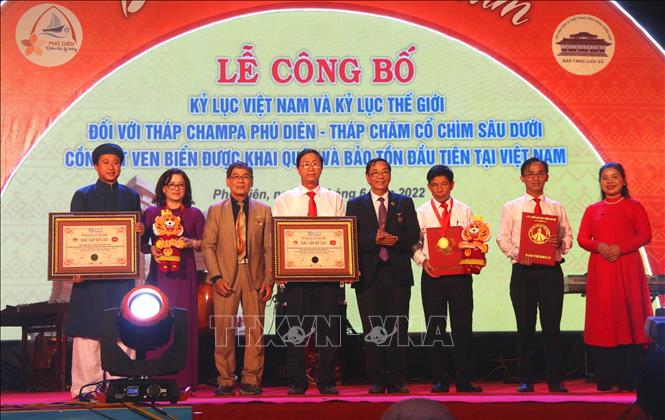 Tháp Chăm Phú Diên được công nhận đạt kỷ lục Thế giới. Ảnh: Tường Vi - TTXVN.