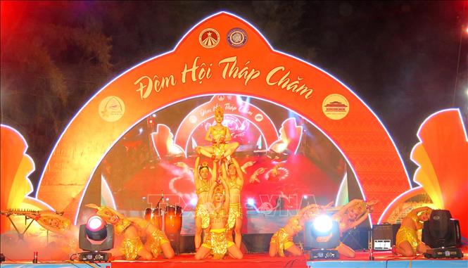 Chương trình nghệ thuật tại buổi lễ. Ảnh: Tường Vi - TTXVN            