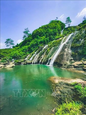 Trong ảnh: Thác nước ở xã Thái Học, huyện Bảo Lâm. Ảnh: TTXVN phát
