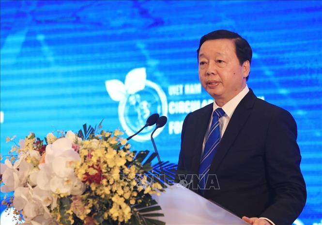 Minister of Natural Resources and Environment Tran Hong Ha addresses the event. VNA Photo: Tuấn Anh