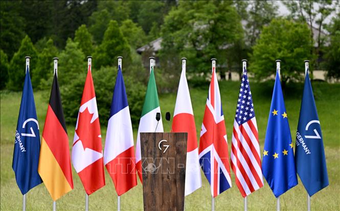 G7: Nhóm G7 gồm 7 nước giàu nhất trên thế giới, được biết đến như là một trong những cơ quan quyết định quan trọng nhất của chính trị thế giới. Hãy cùng chiêm ngưỡng hình ảnh về những cuộc hội đàm tại G7 và hỗ trợ của nó cho các vấn đề quan trọng của thế giới.