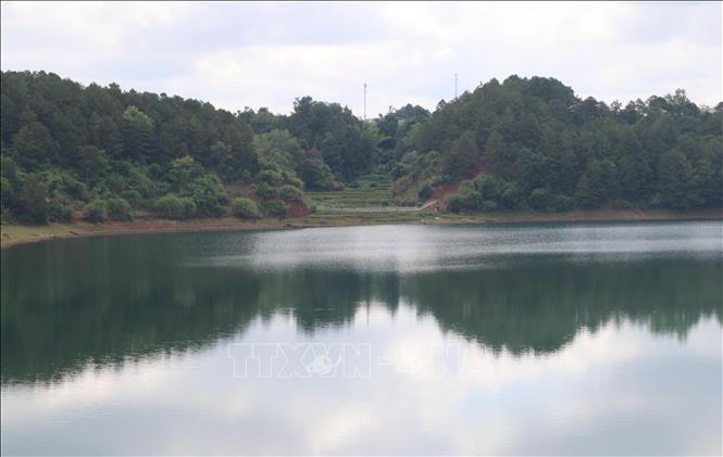 Trong ảnh: Phong cảnh hoang sơ của khu du lịch Biển Hồ thu hút rất nhiều du khách đến tham quan. Ảnh: Hồng Điệp - TTXVN