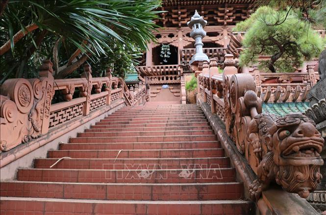 Trong ảnh: Lối vào chánh điện chùa Minh Thành. Ảnh: Hồng Điệp - TTXVN