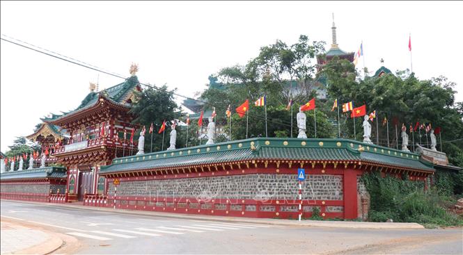 Trong ảnh: Chùa Minh Thành (Pleiku-Gia Lai) thu hút nhiều du khách tham quan khi đến với phố núi Pleiku. Ảnh: Hồng Điệp - TTXVN