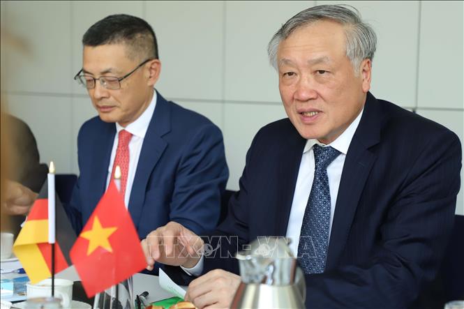 Trong ảnh: Chánh án Tòa án Nhân dân tối cao Nguyễn Hòa Bình phát biểu tại buổi làm việc với Mạng lưới thẩm phán không chuyên châu Âu. Ảnh: Mạnh Hùng - PV TTXVN tại Đức