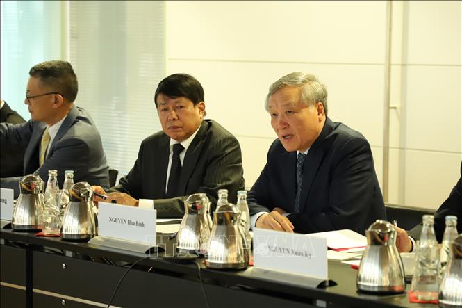 Chief Justice of the Supreme People's Court Nguyen Hoa Binh at a working session with the German Federal Ministry of Justice. VNA Photo: Mạnh Hùng