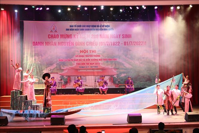 Hội thi Âm nhạc truyền thống “Đờn ca tài tử Nam Bộ và Diễn xướng Nói thơ Vân Tiên” tỉnh Bến Tre năm 2022 thu hút nhiều nghệ sĩ, tài tử tại các địa phương trên địa bàn tỉnh tham dự. Ảnh: Chương Đài - TTXVN