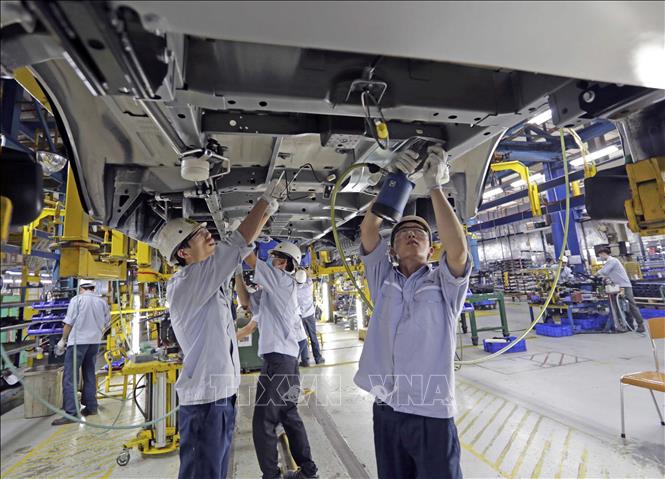 Trong ảnh: Sản xuất ô tô du lịch tại nhà máy lắp ráp ô tô Ford Hải Dương. Ảnh: Trần Việt - TTXVN