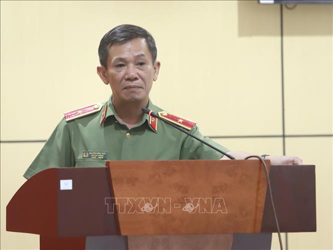 Trong ảnh: Thiếu tướng Nguyễn Hồng Thủy, Phó Cục trưởng Cục Kĩ thuật nghiệp vụ (Bộ Công an) trao đổi về các biện pháp an ninh phục vụ cho Kỳ thi. Ảnh: Hoàng Hùng - TTXVN