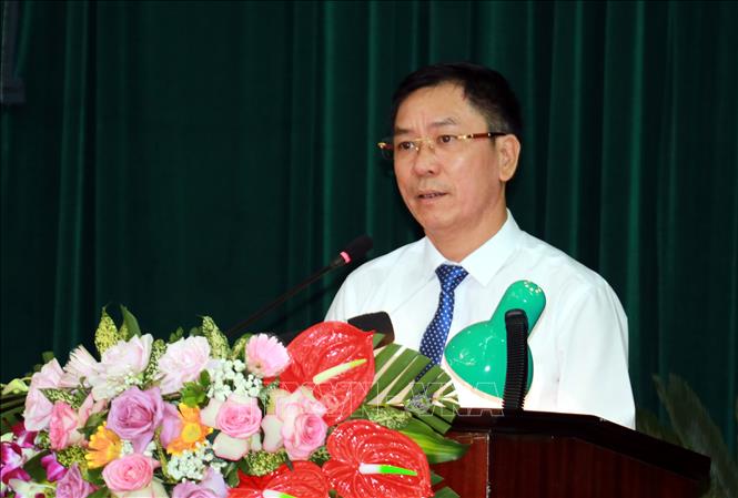 Trong ảnh: Ông Phạm Văn Sơn, Giám đốc Sở Tài Nguyên và Môi trường tỉnh Nam Định trả lời chất vấn tại kỳ họp. Ảnh: Văn Đạt - TTXVN