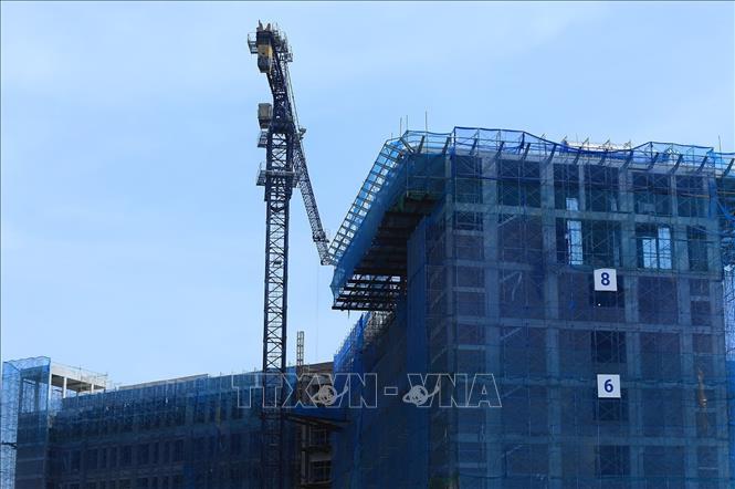 Trong ảnh: Các nhà đầu tư xây dựng tập trung nhiều vào phân khúc nhà ở thương mại cao cấp. Ảnh: Tuấn Anh - TTXVN