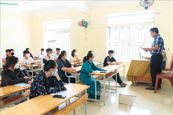 Trong ảnh: Toàn tỉnh Nghệ An có 36.743 thí sinh dự thi tại 69 điểm thi, theo kế hoạch, toàn tỉnh có 1.584 phòng thi. Ảnh: Bích Huệ - TTXVN