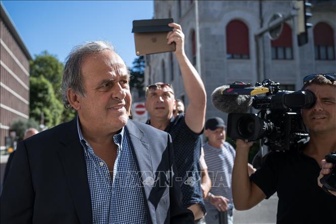 Trong ảnh: Cựu Chủ tịch Liên đoàn Bóng đá châu Âu (UEFA) Michel Platini tới phiên xét xử tại tòa án ở Bellinzona, Thụy Sĩ, ngày 8/7/2022. Ảnh: AFP/ TTXVN