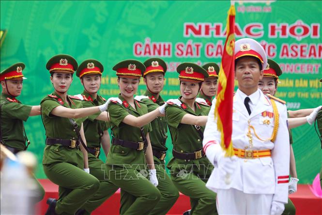 Performance of the host Vietnamese police music troupe. VNA Photo: Phạm Kiên 