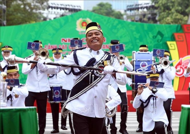 Performance of the Brunei police's music troupe. VNA Photo: Phạm Kiên 