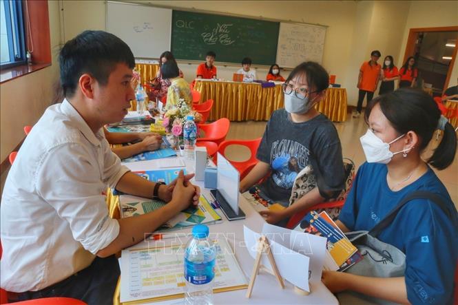 Tư vấn tuyển sinh tại các khoa của Nhà trường. Ảnh: Tuấn Đức - TTXVN