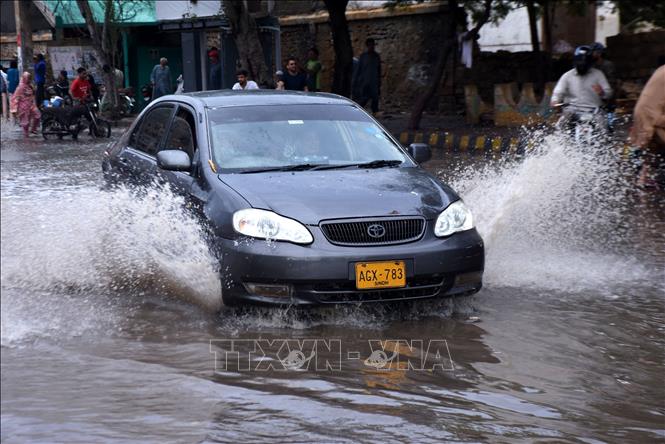 Trong ảnh: Cảnh ngập lụt tại thành phố Karachi, Pakistan ngày 9/7/2022. Ảnh: THX/TTXVN