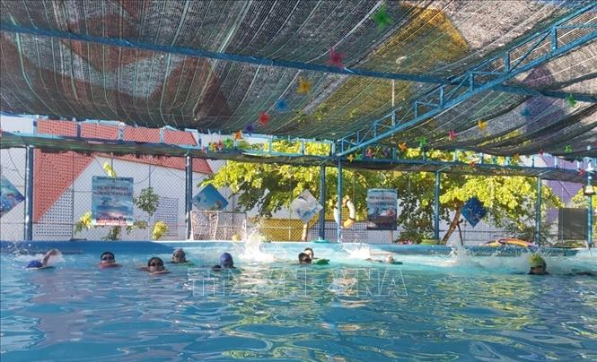 Đà Nẵng tổ chức các lớp dạy bơi miễn phí cho trẻ em - Ảnh thời sự trong  nước - Văn hoá & Xã hội - Thông tấn xã Việt Nam (TTXVN)