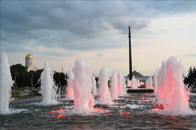 Đài phun nước trong Công viên Chiến thắng gồm 5 bậc thang nước với 1.418 vòi phun, tượng trưng cho số ngày trong Chiến tranh Vệ quốc Vĩ đại. Ảnh: Duy Trinh-TTXVN